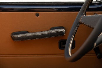 2B-077-Convertible-Mercedes-250GD-MidnightBlue-080879