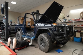 3-010-Convertible-Mercedes-250GD-MidnightBlue-080879