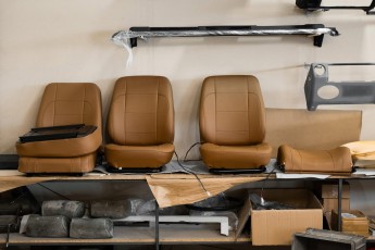 3-017-Convertible-Mercedes-250GD-MidnightBlue-080879