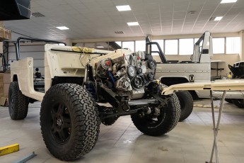 3-045-Custom-Mercedes-GWagon-White-092857