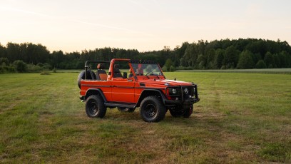 1-002-Vintage-Mercedes-GWagon-MagmaBeamOrange-070837