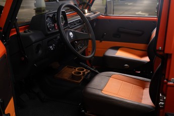 2A-020-Vintage-Mercedes-GWagon-MagmaBeamOrange-070837