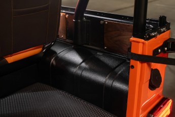 2A-029-Vintage-Mercedes-GWagon-MagmaBeamOrange-070837