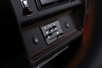 2A-038-Vintage-Mercedes-GWagon-MagmaBeamOrange-070837