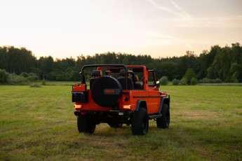 2B-003-Vintage-Mercedes-GWagon-MagmaBeamOrange-070837