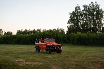2B-005-Vintage-Mercedes-GWagon-MagmaBeamOrange-070837
