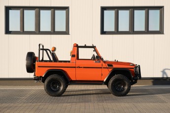 2B-022-Vintage-Mercedes-GWagon-MagmaBeamOrange-070837