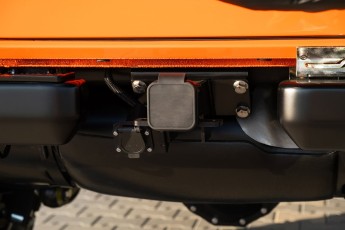 2B-047-Vintage-Mercedes-GWagon-MagmaBeamOrange-070837