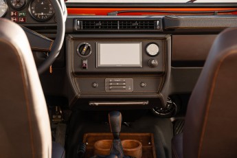 2B-054-Vintage-Mercedes-GWagon-MagmaBeamOrange-070837