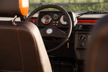 2B-056-Vintage-Mercedes-GWagon-MagmaBeamOrange-070837