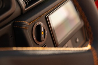 2B-059-Vintage-Mercedes-GWagon-MagmaBeamOrange-070837