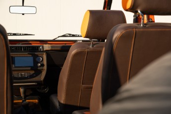 2B-065-Vintage-Mercedes-GWagon-MagmaBeamOrange-070837