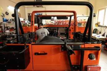 3-021-Vintage-Mercedes-GWagon-MagmaBeamOrange-070837