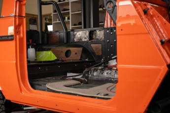 3-023-Vintage-Mercedes-GWagon-MagmaBeamOrange-070837