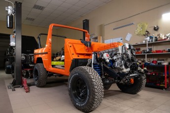 3-039-Vintage-Mercedes-GWagon-MagmaBeamOrange-070837