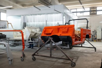 3-054-Vintage-Mercedes-GWagon-MagmaBeamOrange-070837