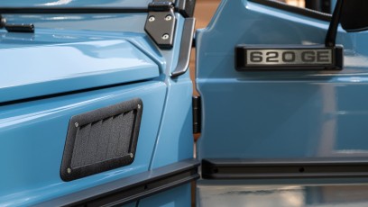 1-004-Custom-Mercedes-GWagon-ChinaBlue-067167