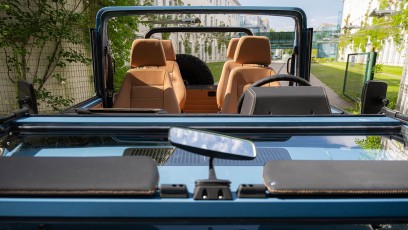 1-005-Custom-Mercedes-GWagon-ChinaBlue-067167