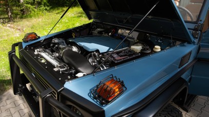 1-007-Custom-Mercedes-GWagon-ChinaBlue-067167