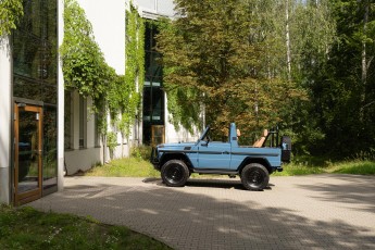 2B-007-Custom-Mercedes-GWagon-ChinaBlue-067167