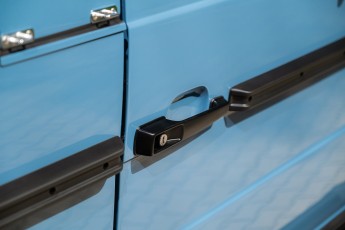2B-046-Custom-Mercedes-GWagon-ChinaBlue-067167