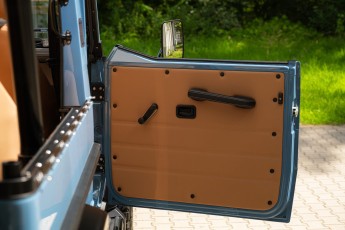 2B-060-Custom-Mercedes-GWagon-ChinaBlue-067167