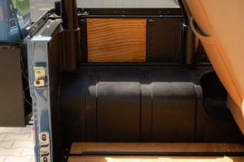 2B-071-Custom-Mercedes-GWagon-ChinaBlue-067167