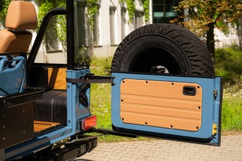 2B-081-Custom-Mercedes-GWagon-ChinaBlue-067167