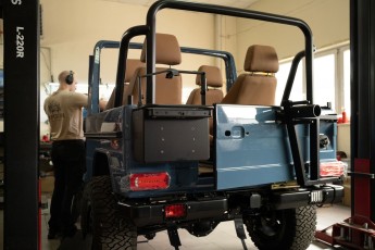 3-012-Custom-Mercedes-GWagon-ChinaBlue-067167