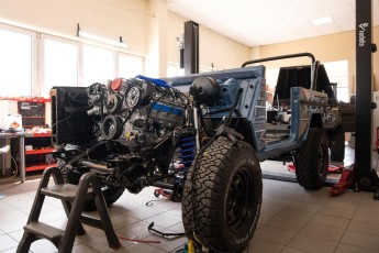 3-019-Custom-Mercedes-GWagon-ChinaBlue-067167