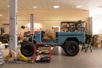 3-033-Custom-Mercedes-GWagon-ChinaBlue-067167