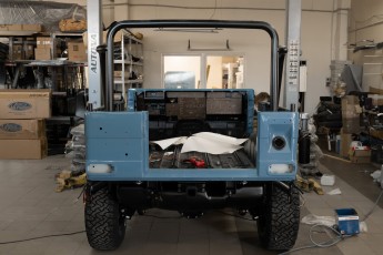3-036-Custom-Mercedes-GWagon-ChinaBlue-067167