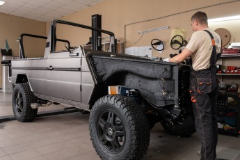 3-039-Convertible-Mercedes-250GD-MonzaGray-092677