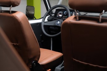2A-009-Custom-Mercedes-GWagon-PolarWhite-070800