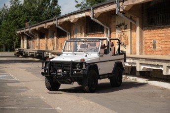 2B-006-Custom-Mercedes-GWagon-PolarWhite-070800