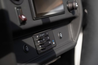 2B-093-Custom-Mercedes-GWagon-PolarWhite-070800