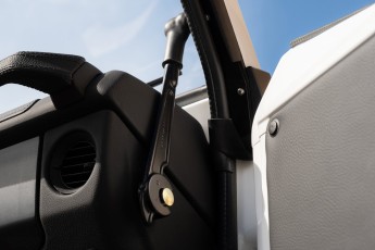 2B-104-Custom-Mercedes-GWagon-PolarWhite-070800