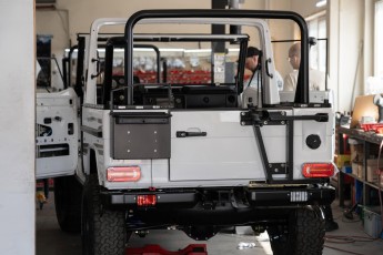 3-002-Custom-Mercedes-GWagon-PolarWhite-070800