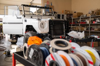 3-011-Custom-Mercedes-GWagon-PolarWhite-070800