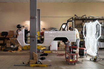 3-064-Custom-Mercedes-GWagon-PolarWhite-070800