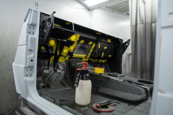 3-067-Custom-Mercedes-GWagon-PolarWhite-070800